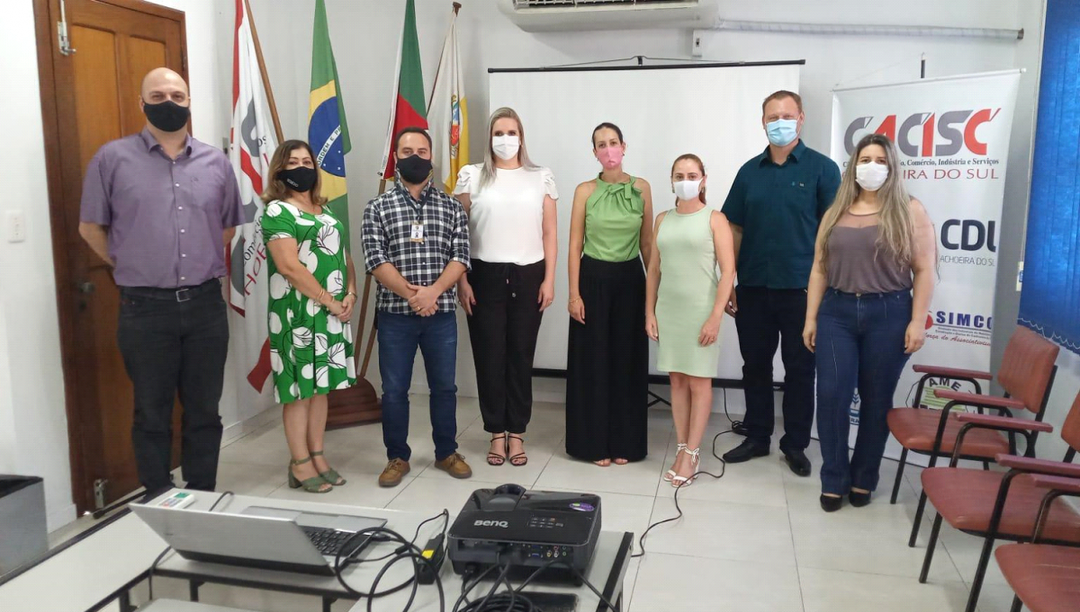 Da esquerda para a direita (Lucas Delongui, Carmen Siqueira, Diego Cruz, Maria Luisa Bonini, Marta Elisa Vargas, Fernanda Trevisan,Alberto Knies, Lucíula Pinto)