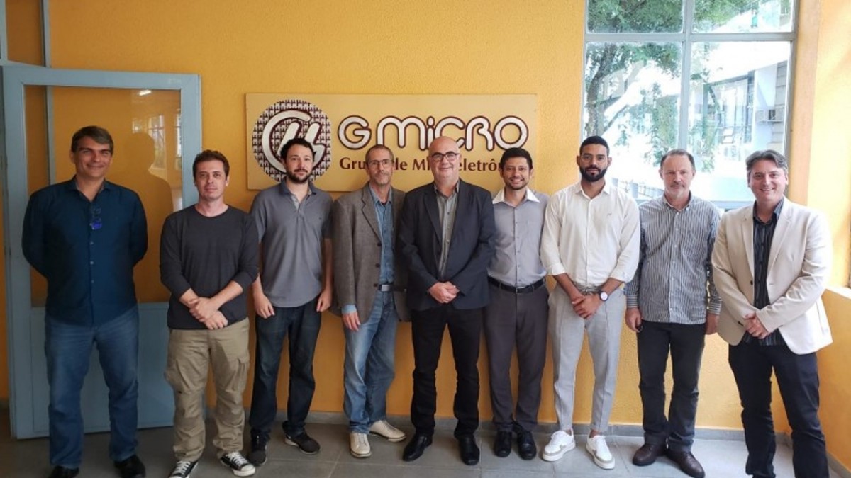 Comitiva da Sict visita grupo de pesquisa em microeletrônica da UFSM